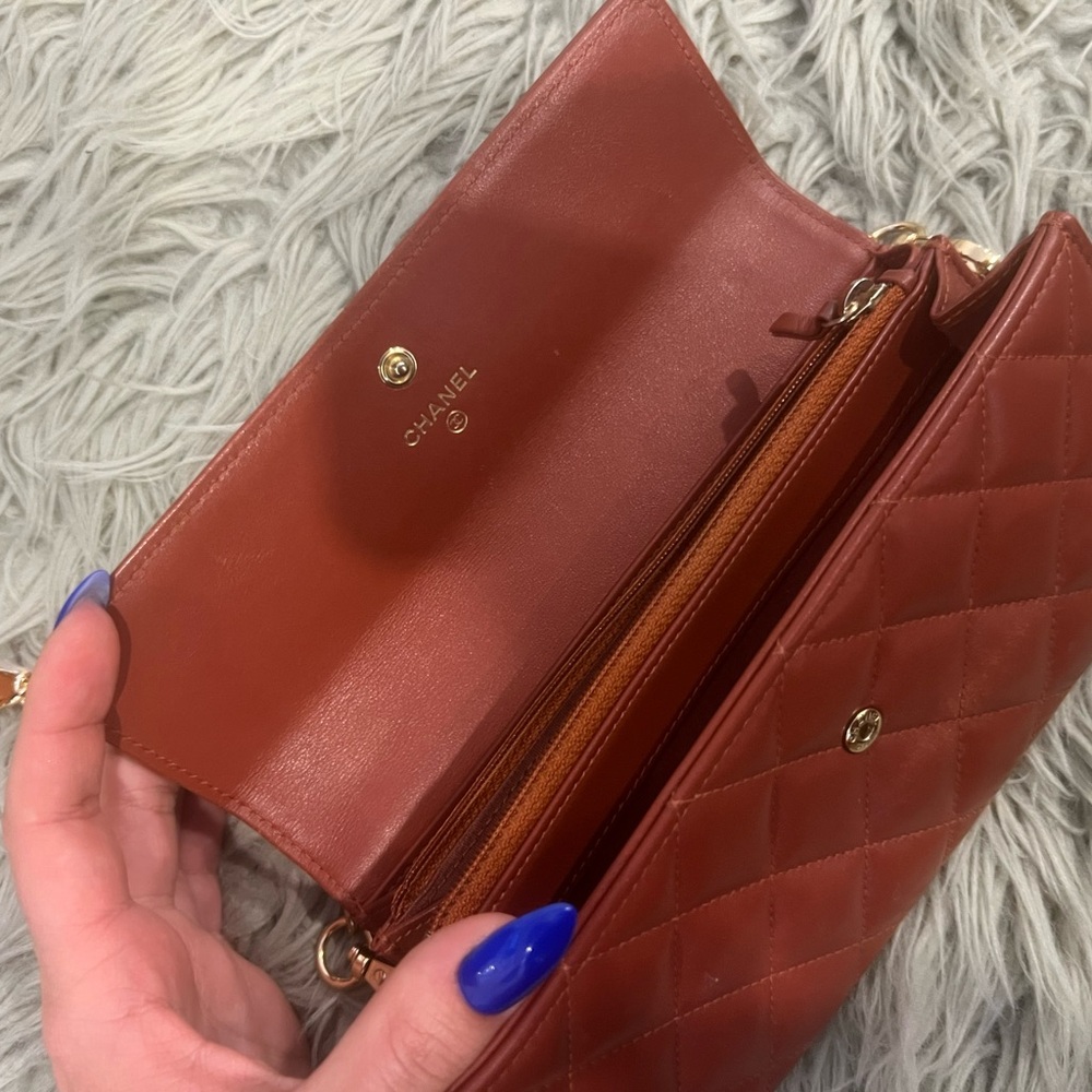 Quilted Leather Crossbody Bag - Brown Chanel - Picture 3 of 5